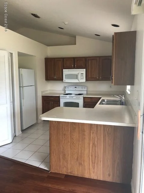 Photo of 2212 Cogan Drive SE