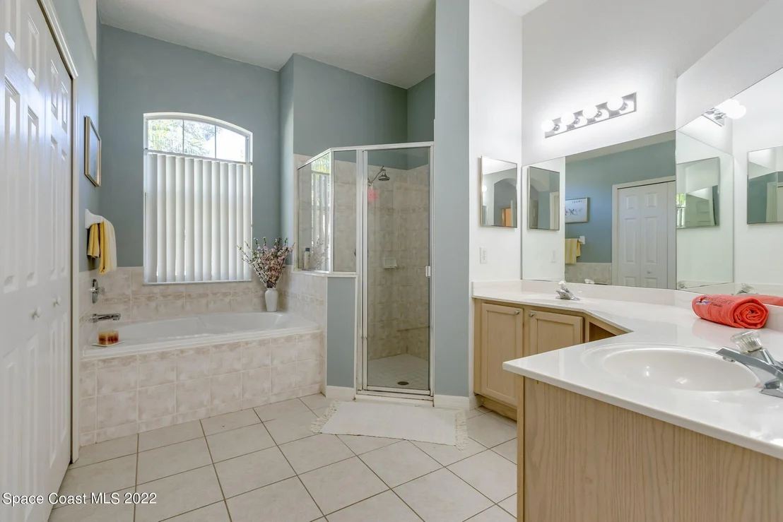 Photo of 1915 Windbrook Drive SE