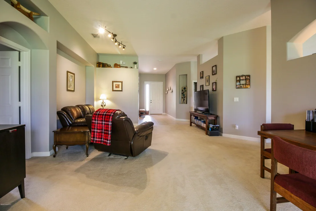 Photo of 565 Gardendale Circle SE