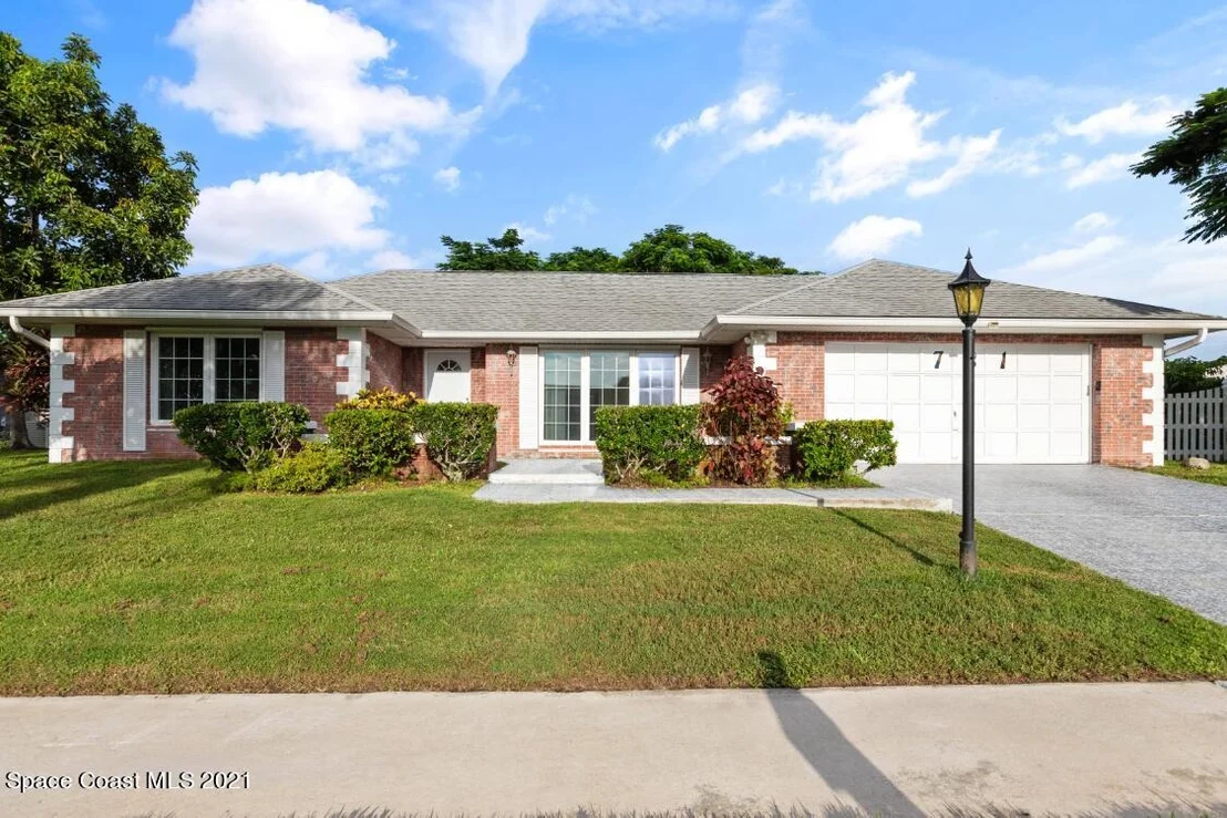 Photo of 781 Pebble Beach Avenue NE