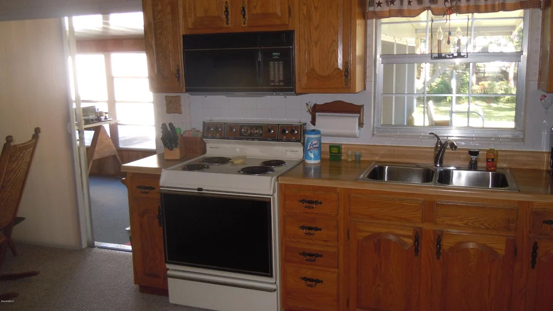 Photo of 910 Kings Post Road
