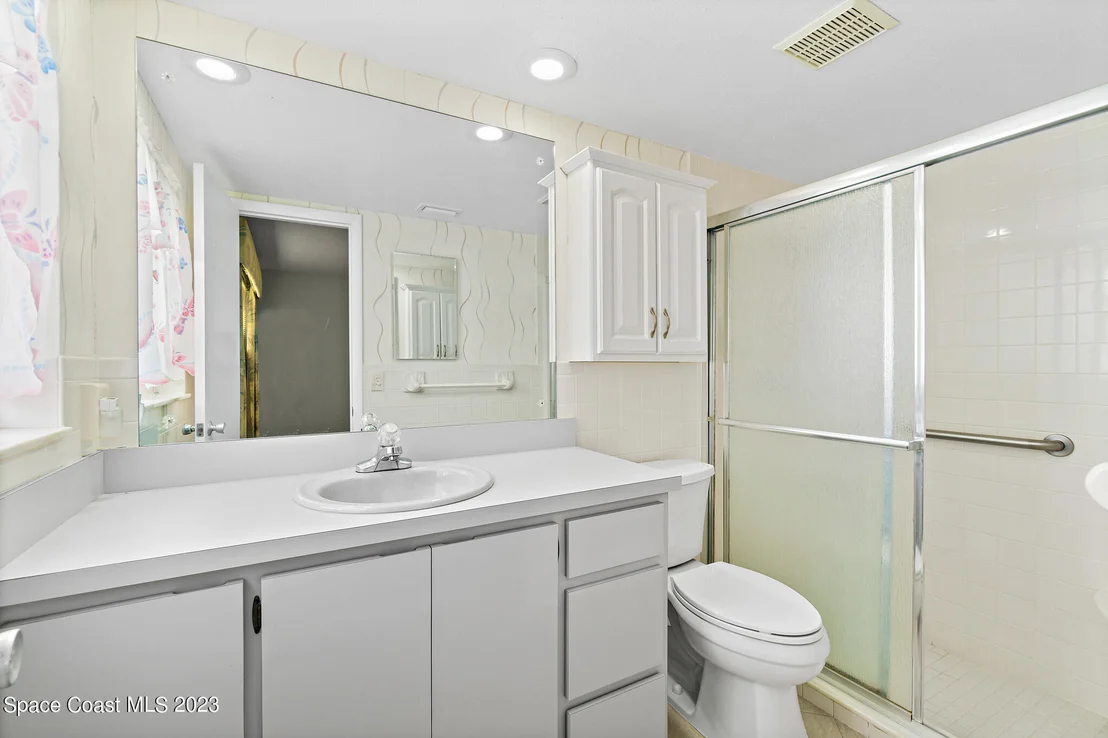 Photo of 909 Kings Post Road