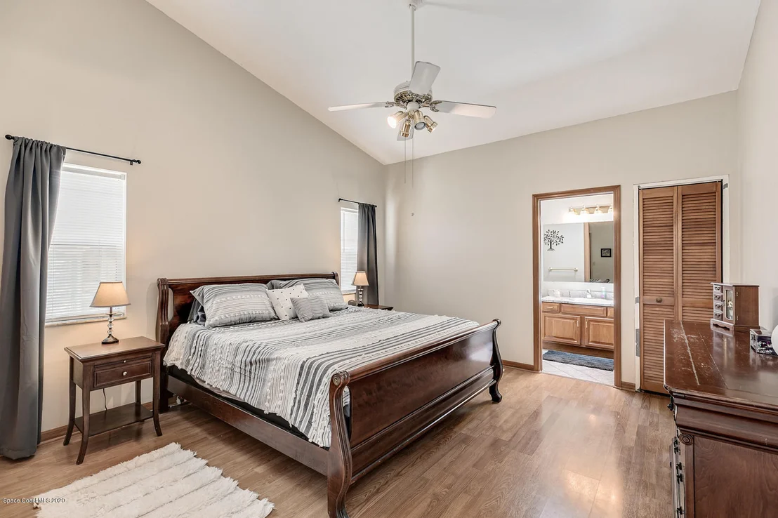 Photo of 950 Cross Lake Drive