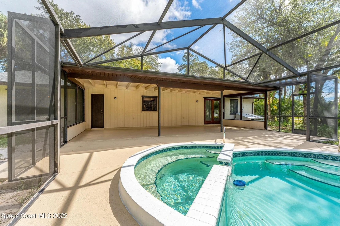 Photo of 1807 Live Oak Drive N