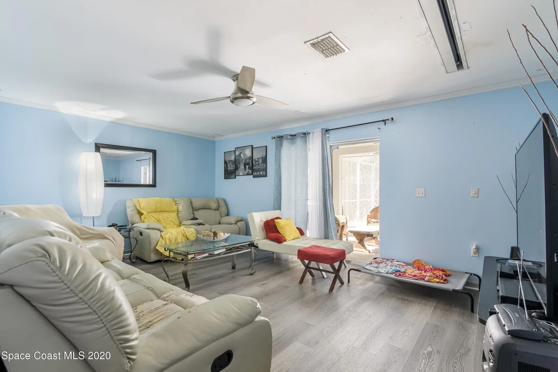 Photo of 1249 White Oak Circle