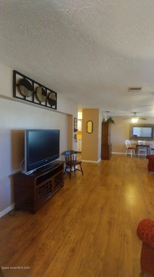 Photo of 790 Cobblestone Lane NE