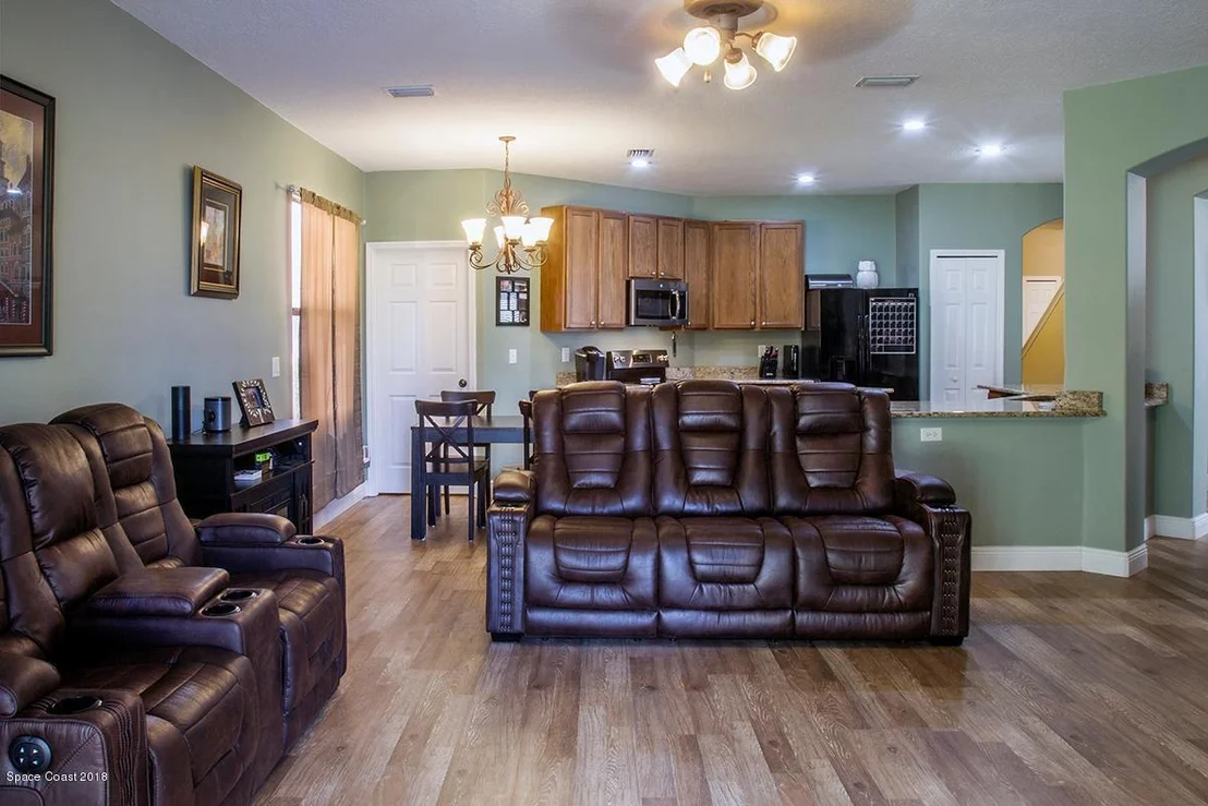 Photo of 565 Dryden Circle