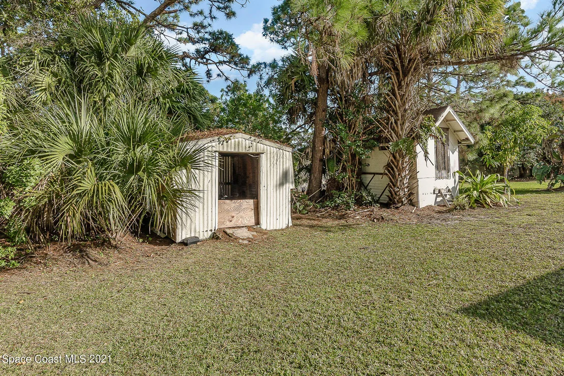 Photo of 2555 Macdonald Lane