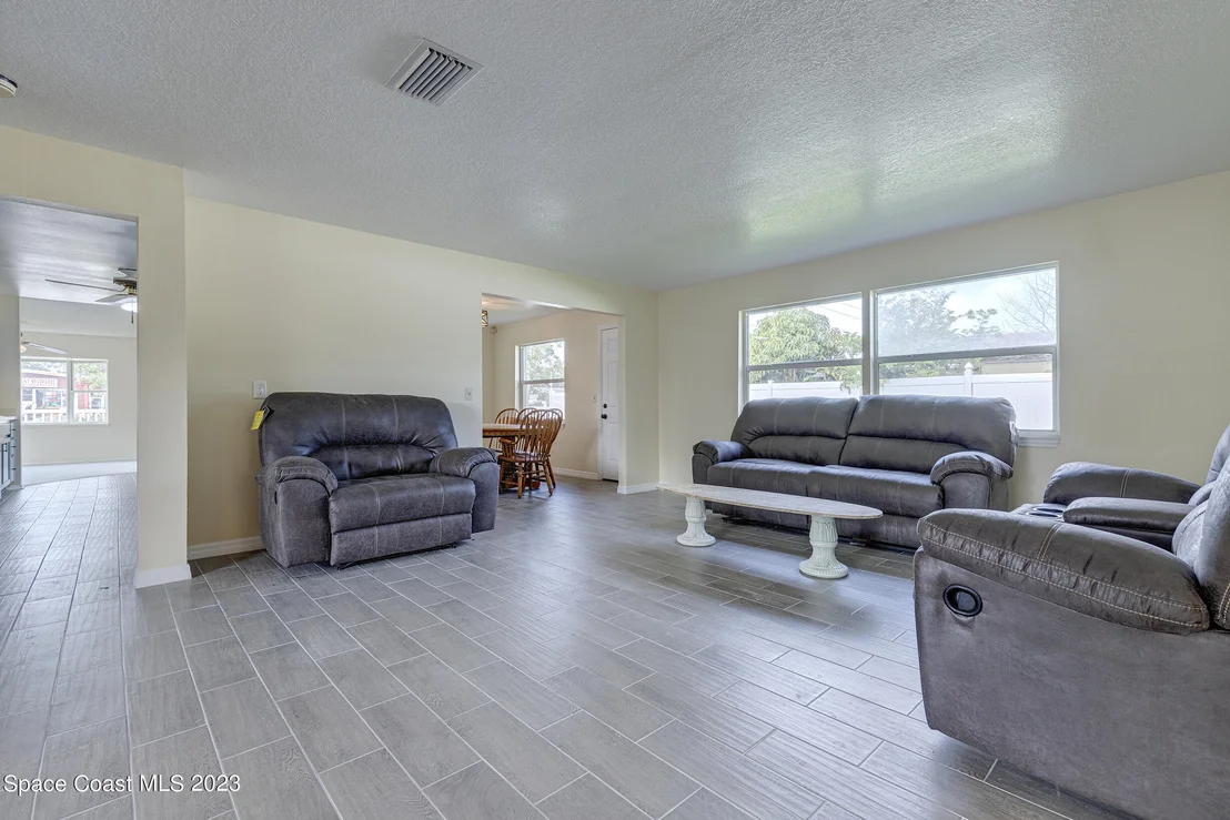 Photo of 1447 Floyd Drive