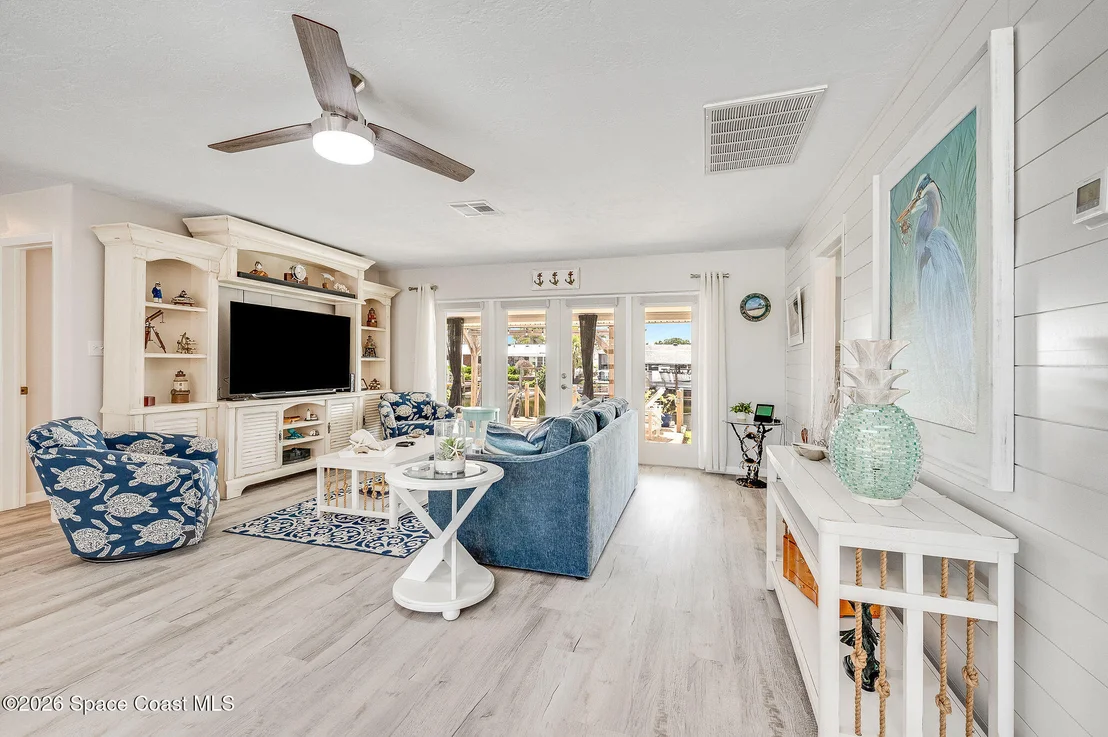 Photo of 452 Cardinal Drive
