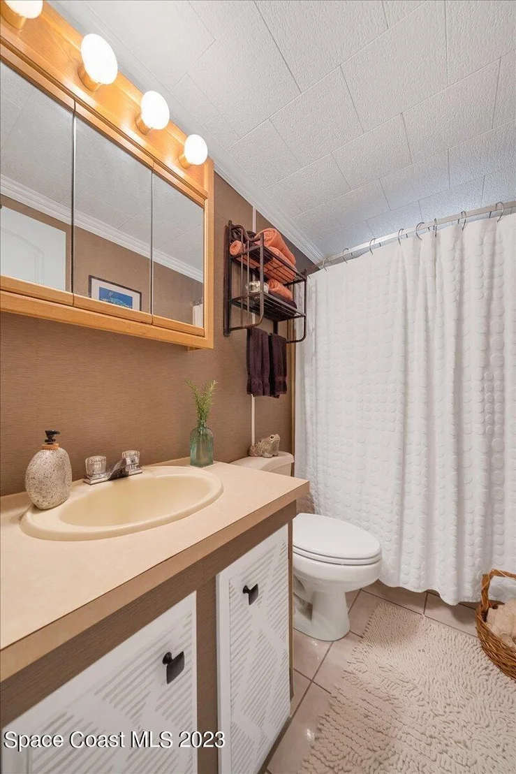 Photo of 2314 Coconut Palm Drive NE