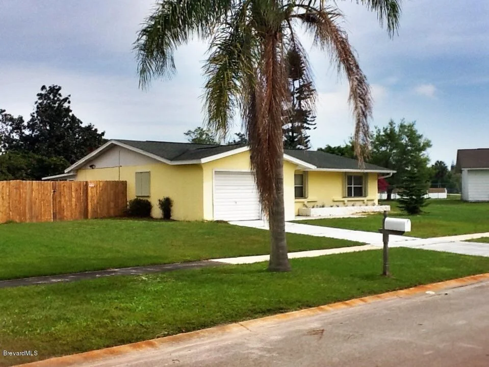 Photo of 1455 Sumac Court NE