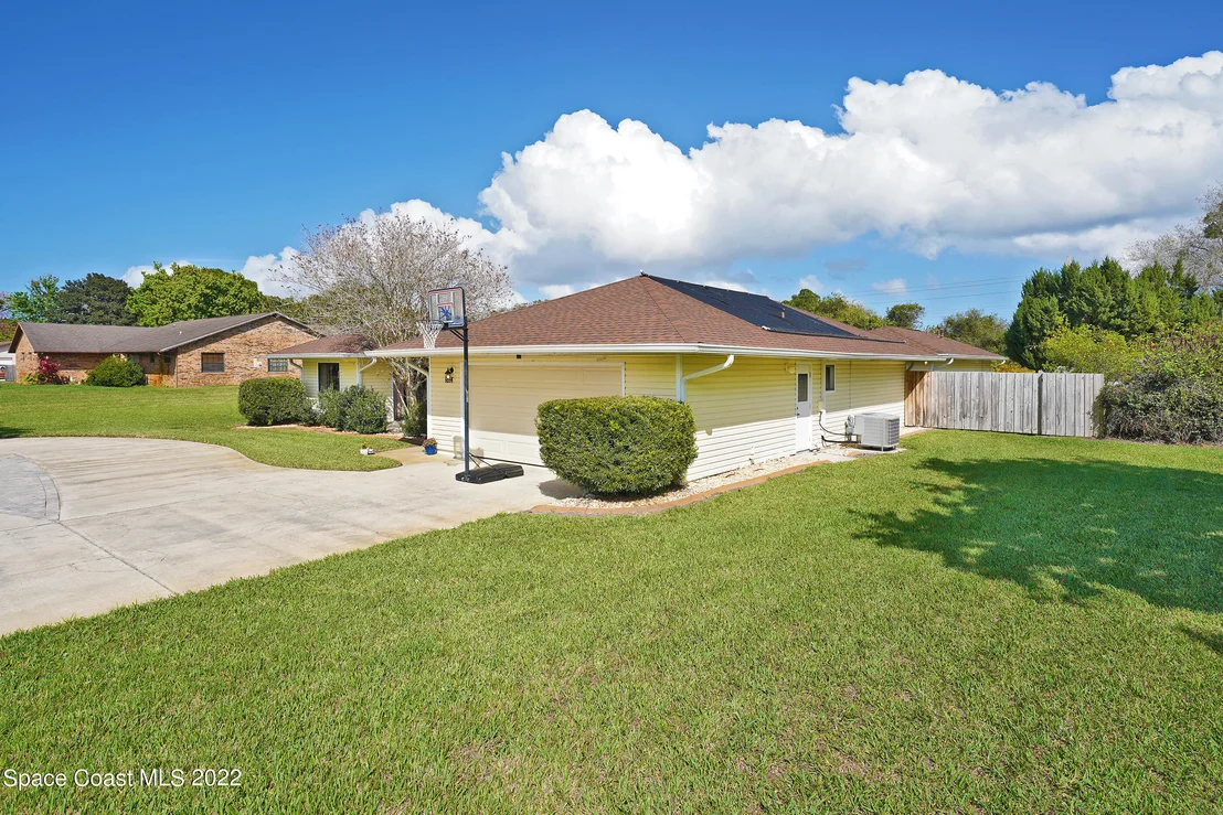 Photo of 1814 Oak Drive N