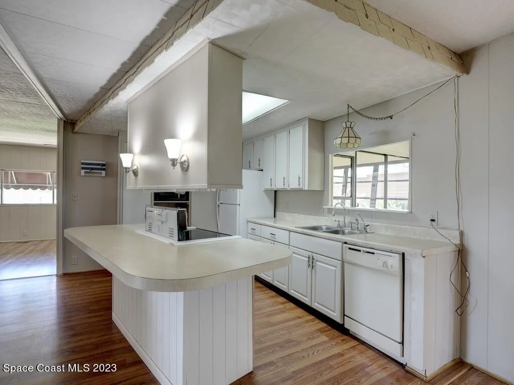 Photo of 925 Barefoot Boulevard