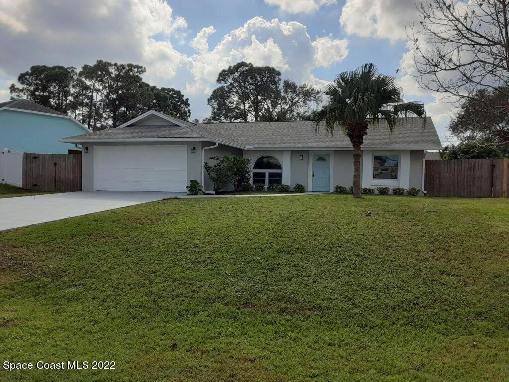 Photo of 562 Balcom Terrace SE