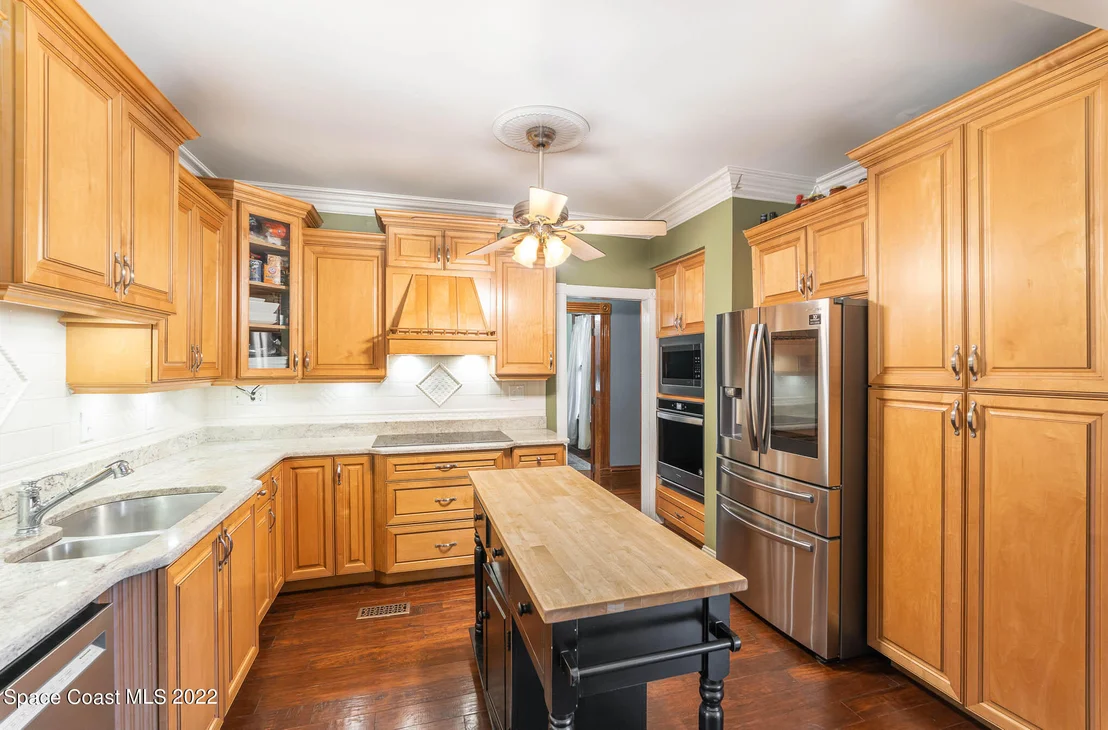 Photo of 1695 Highland Avenue