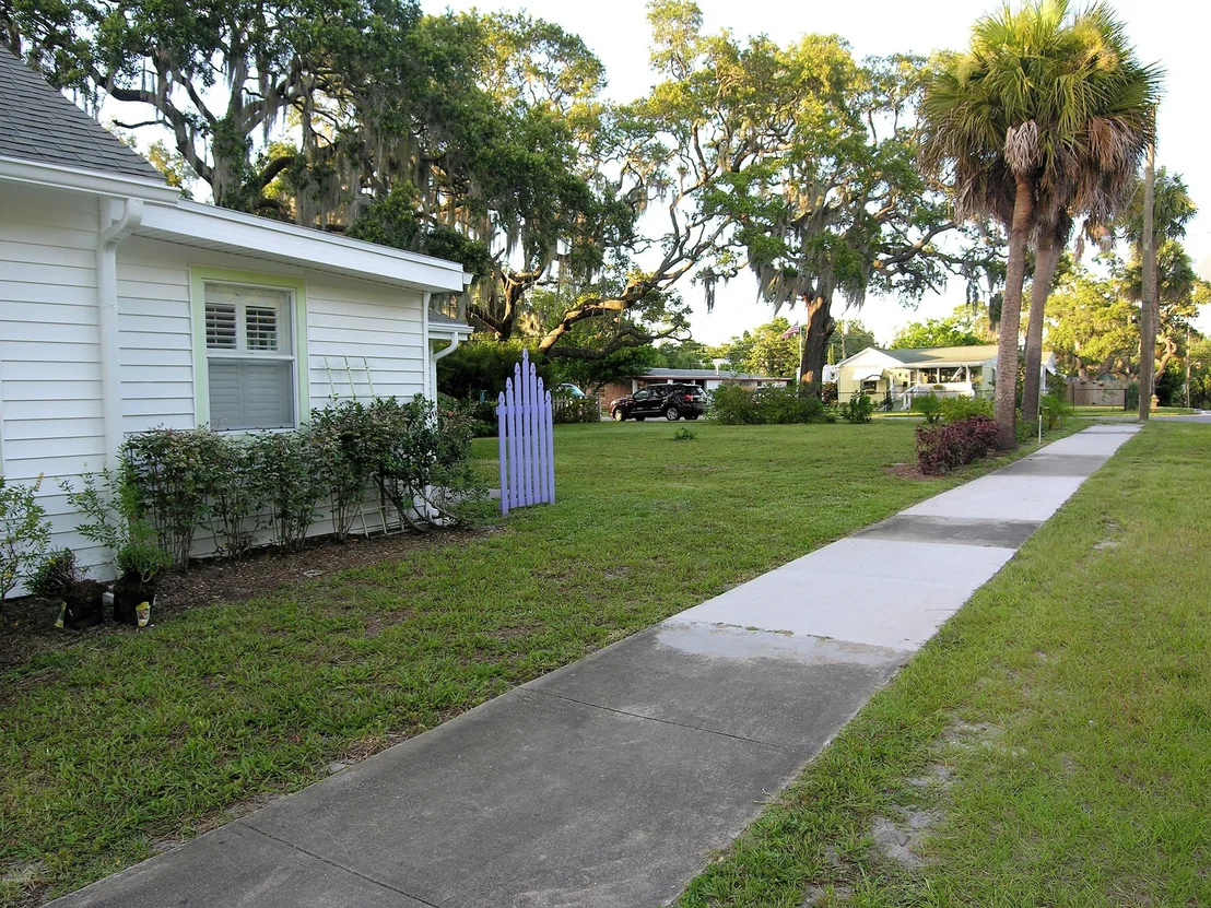 Photo of 736 Aurora Road
