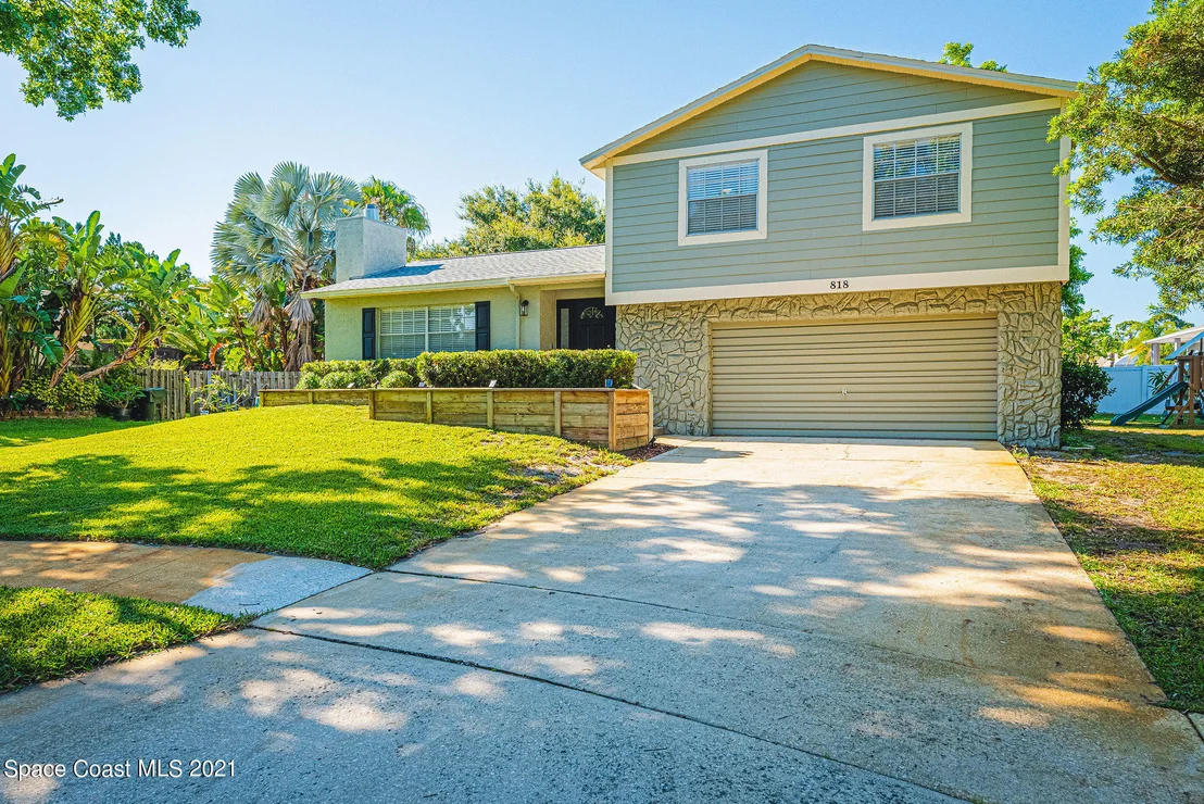 Photo of 818 Hanover Court