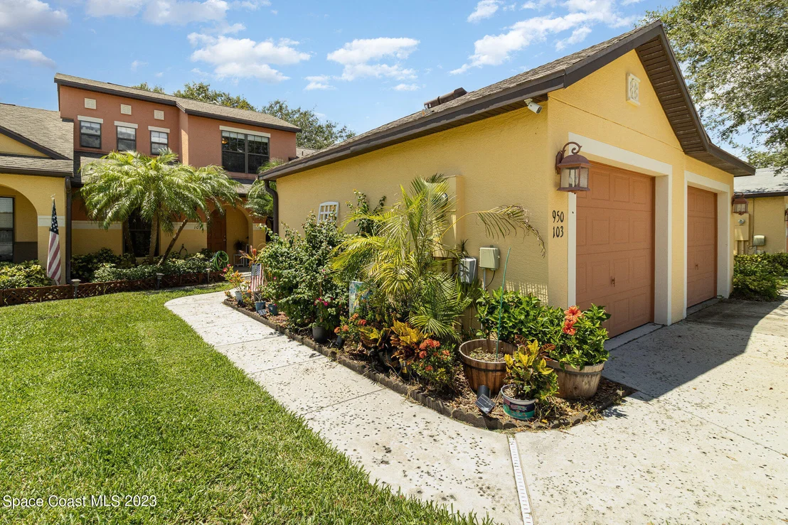 Photo of Unit 103 at 950 Luminary Circle
