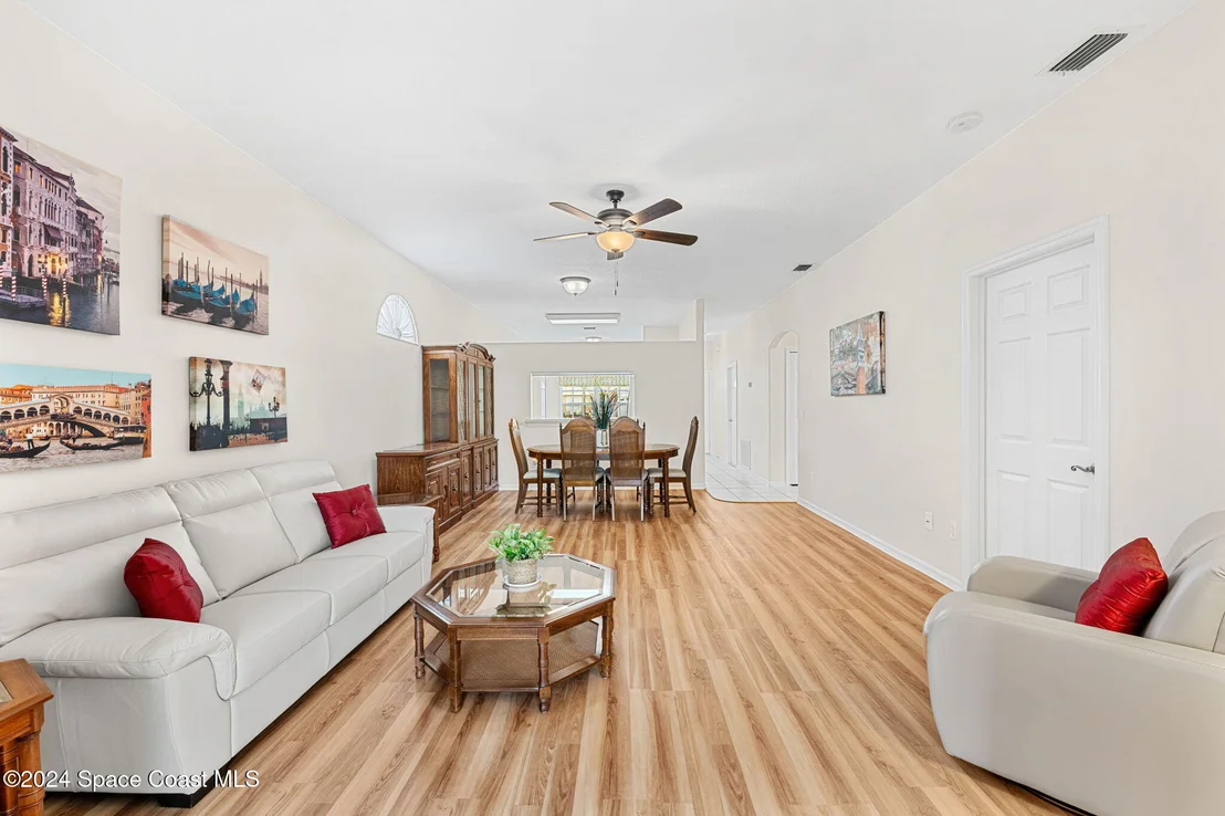 Photo of 987 S Fork Circle