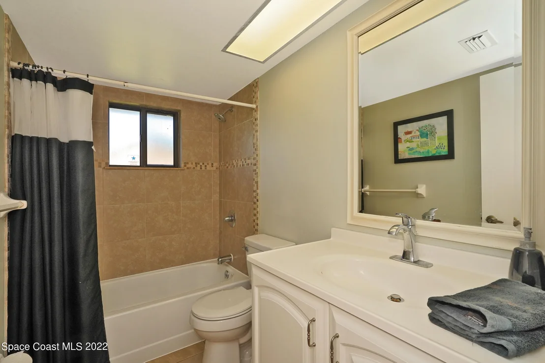Photo of 1814 Oak Drive N