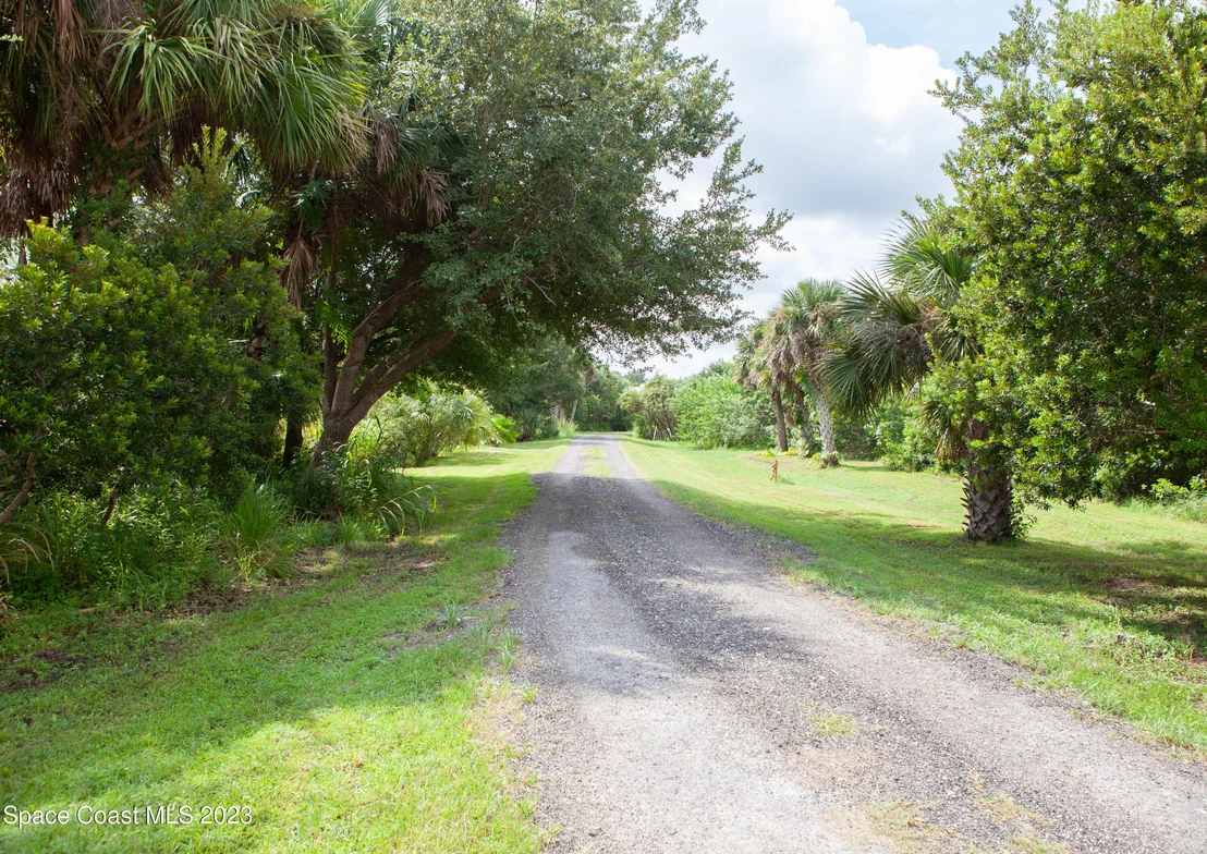 Photo of 2865 Lionel Road