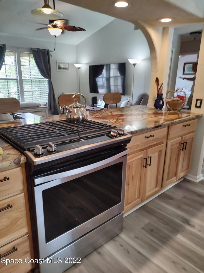 Photo of 1231 W Walnut Grove Way