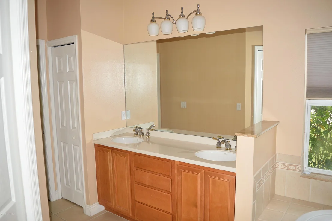 Photo of 131 Ridgemont Circle SE