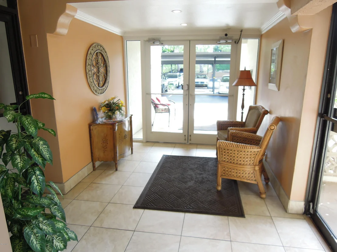 Photo of Unit 102 at 3901 Dixie Highway NE