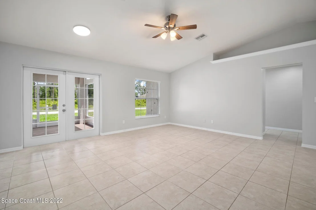 Photo of 1062 Summa Boulevard