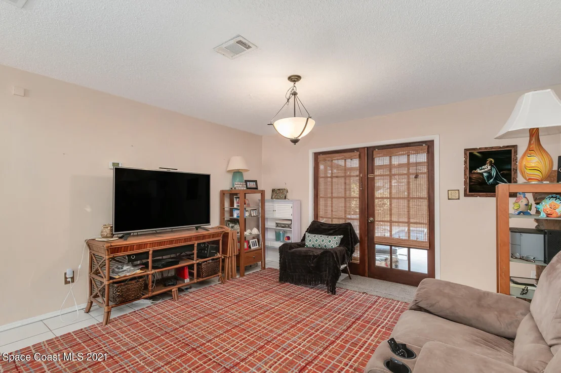 Photo of 5595 Fairbridge Street