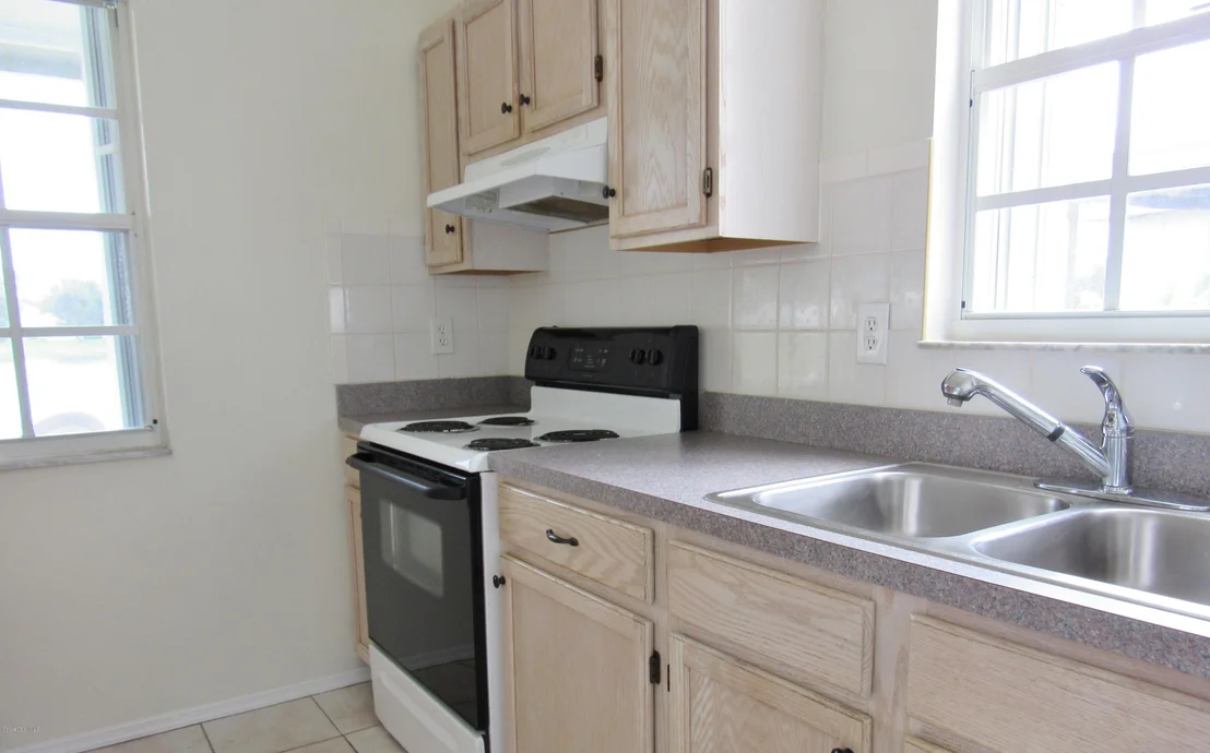 Photo of 975 Wateroak Drive NE