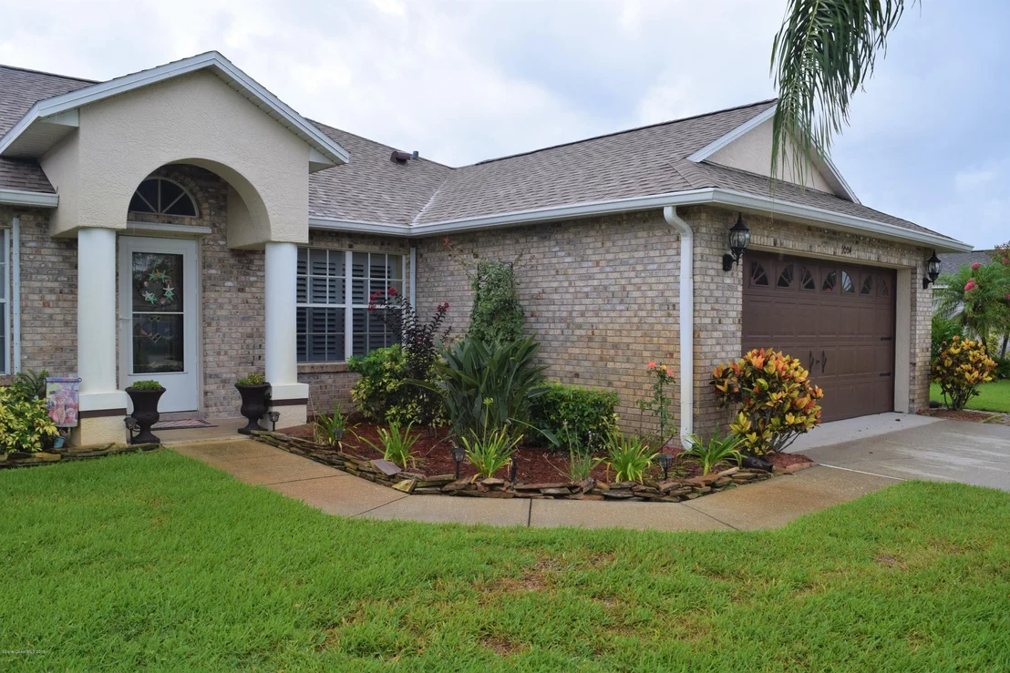 Photo of 1004 Sabal Grove Drive
