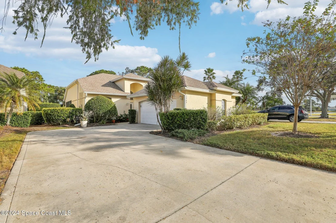 Photo of 1969 Golf Vista Boulevard