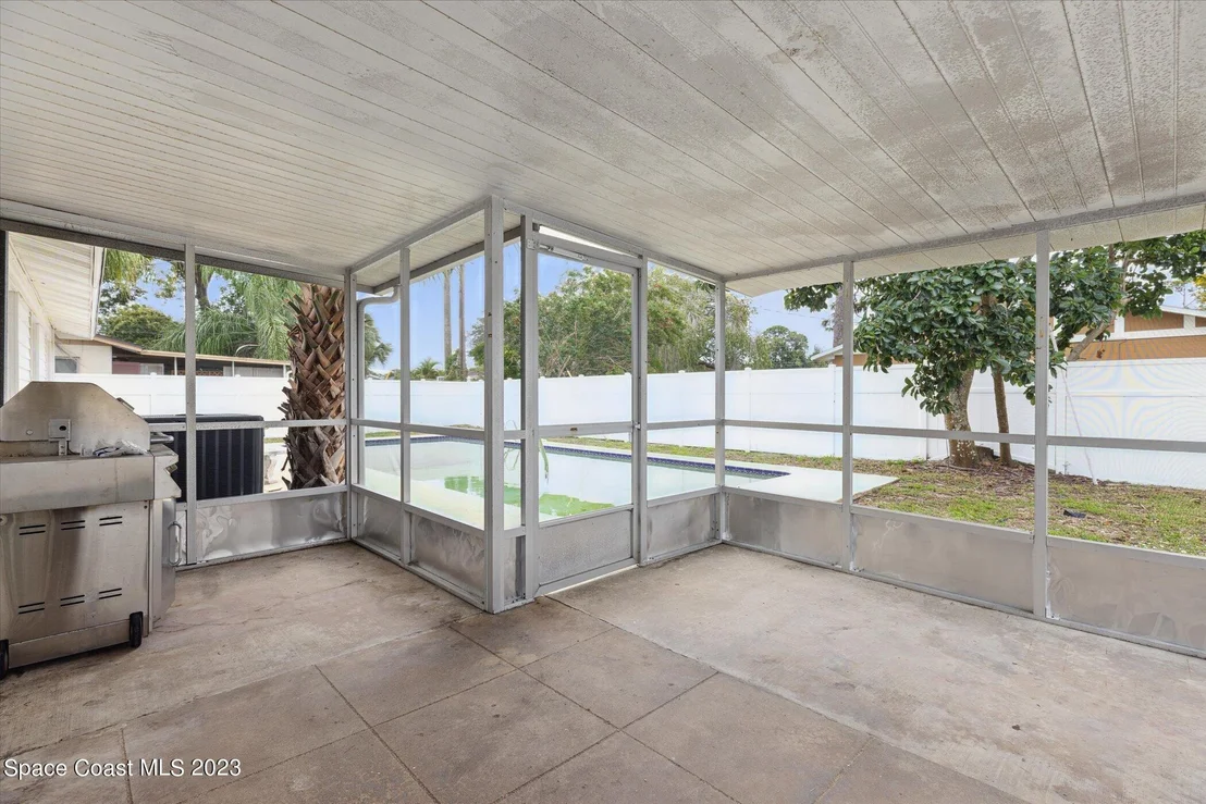 Photo of 885 Kings Post Road