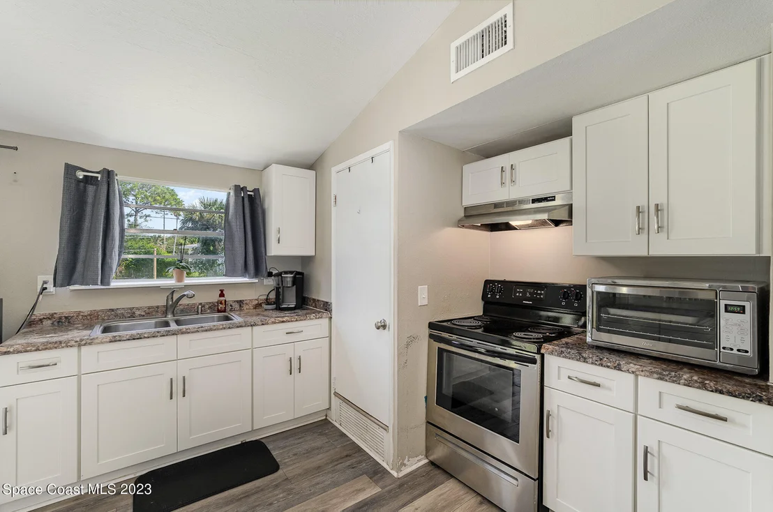 Photo of 705 Angle Street NE