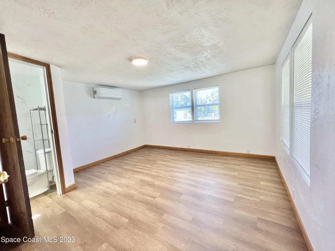 Photo of 4755 Sharpes Lake Avenue