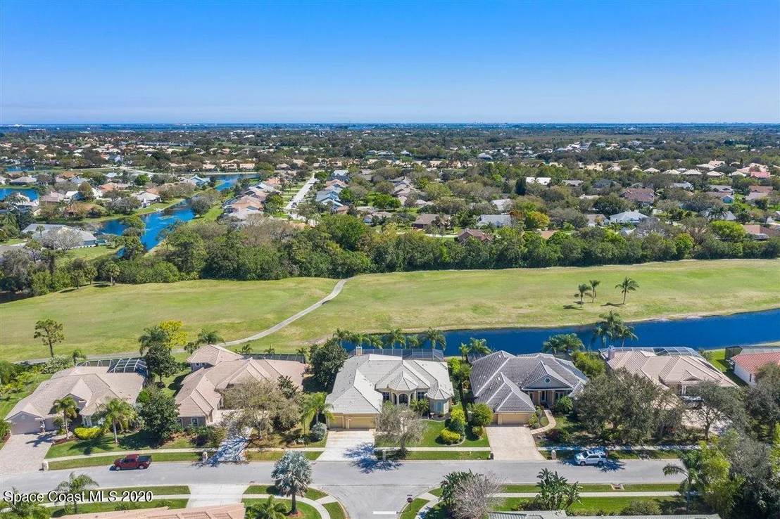 Photo of 925 Chatsworth Drive