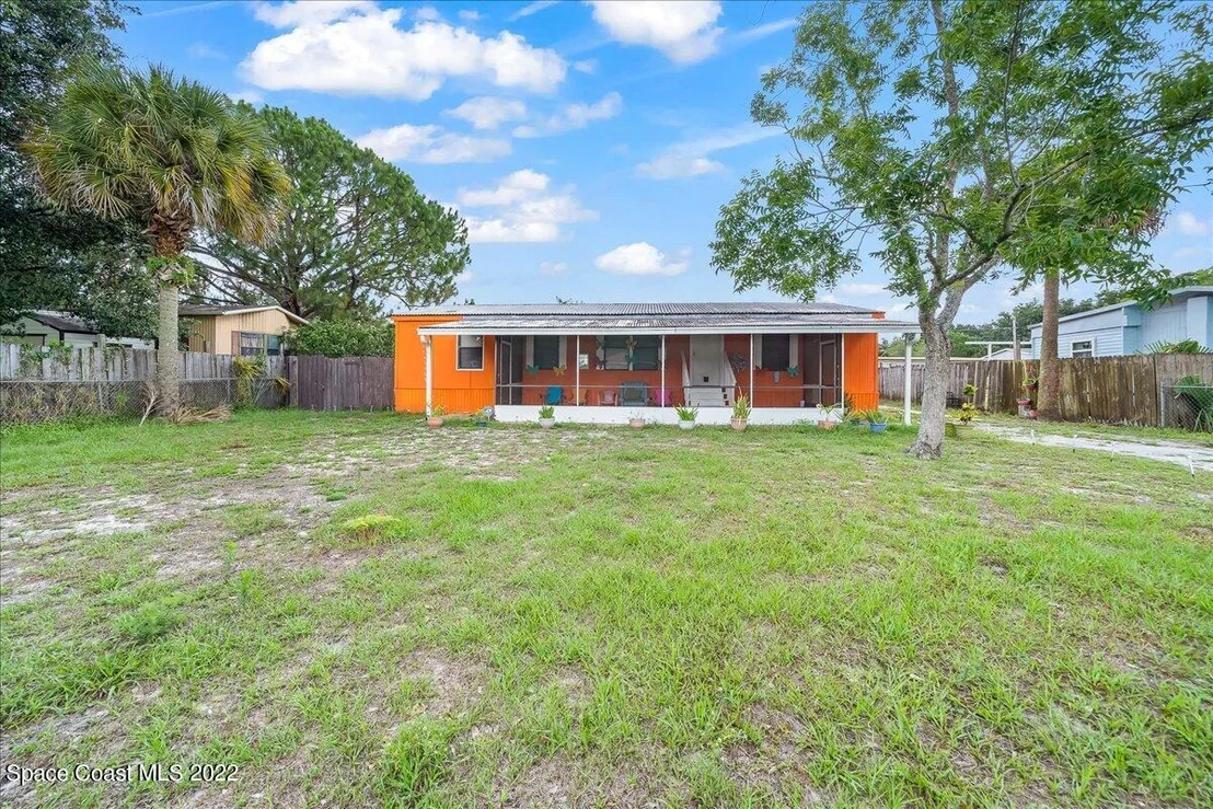Photo of 6850 Columbine Drive