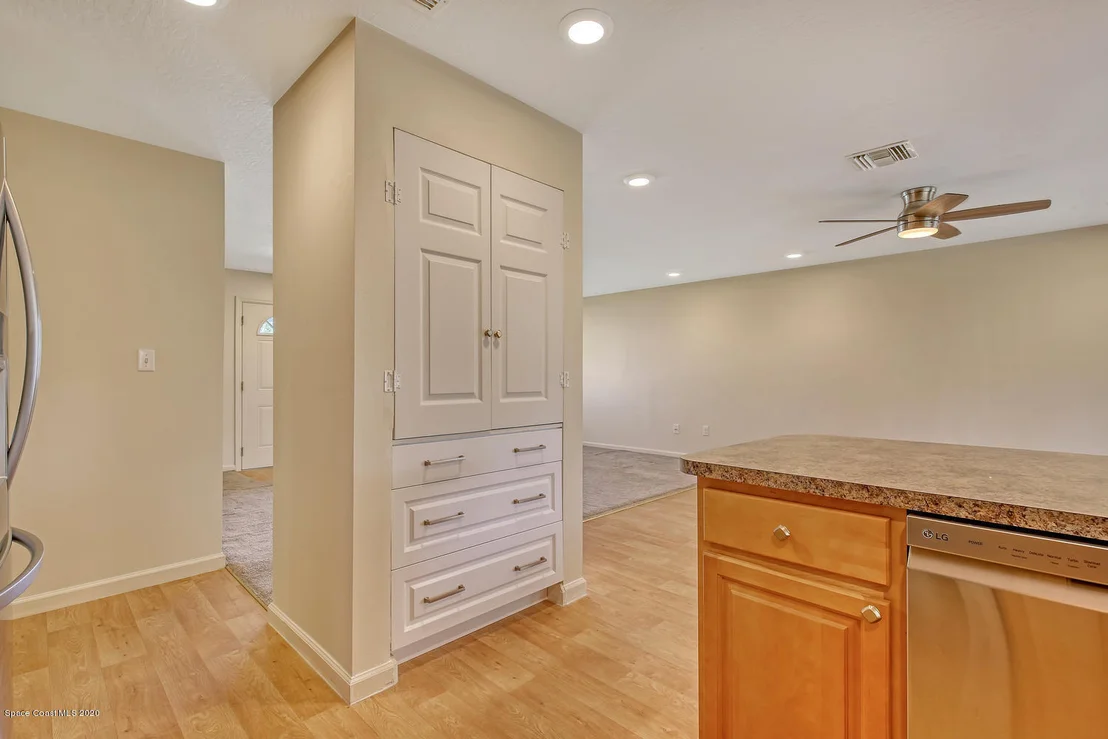 Photo of 930 Bacon Circle NE