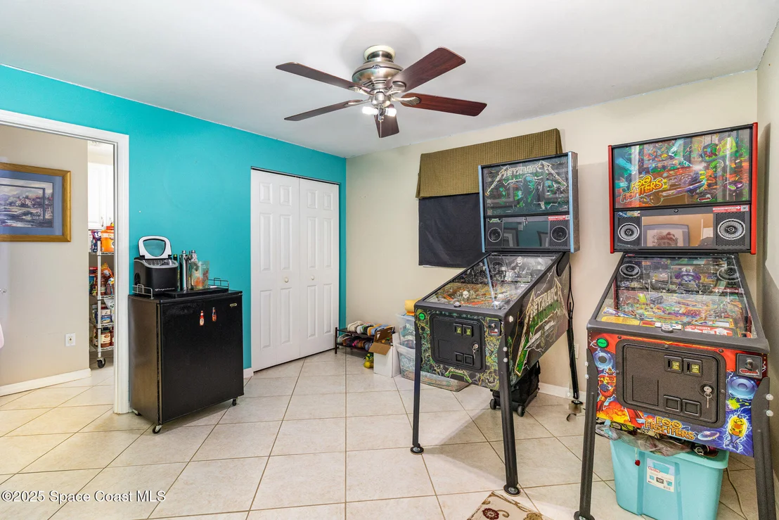Photo of 425 Sparrow Drive