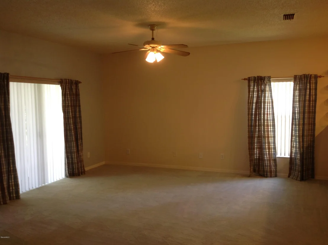 Photo of 982 Villa Drive