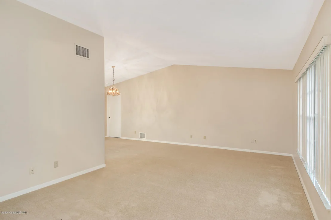 Photo of 2274 Woodlawn Circle