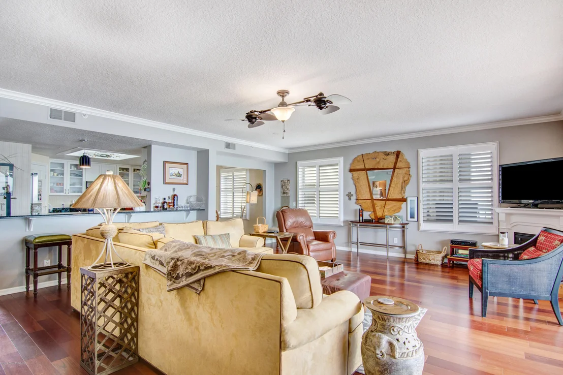 Photo of Unit 401B at 102 Riverside Drive