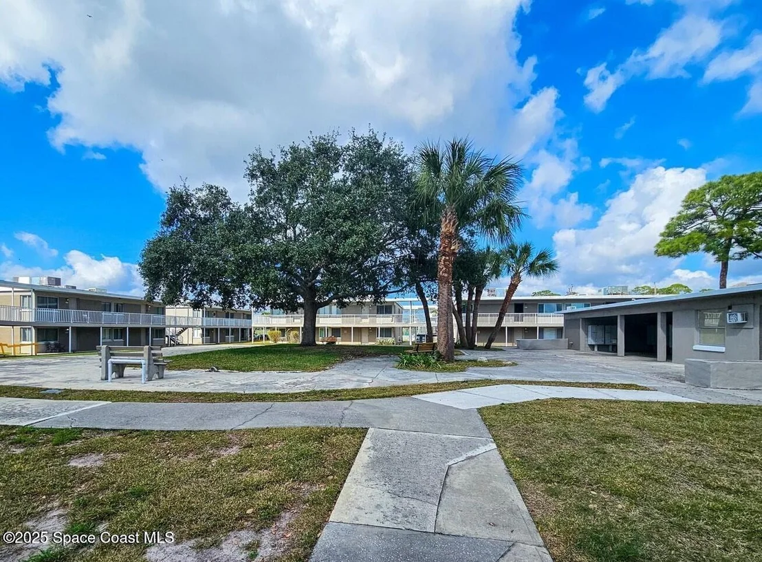 Photo of Unit 708 at 800 N Fiske Boulevard