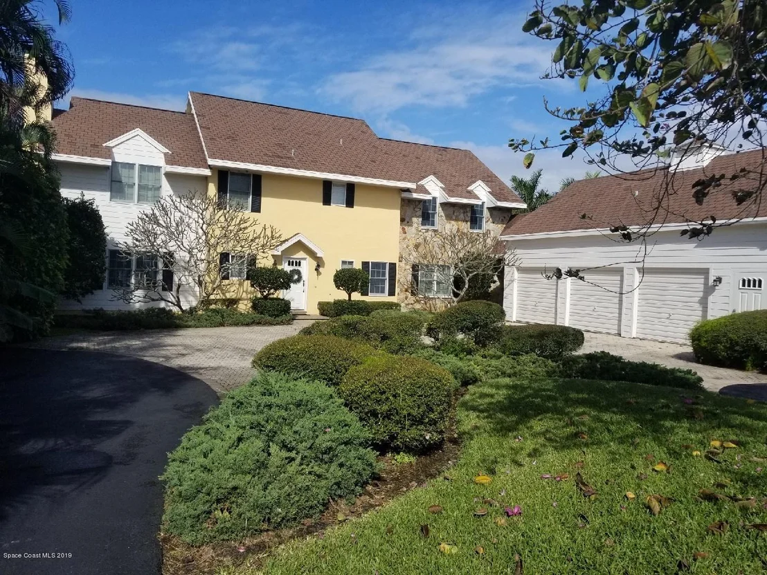 Photo of 2600 N Riverside Drive