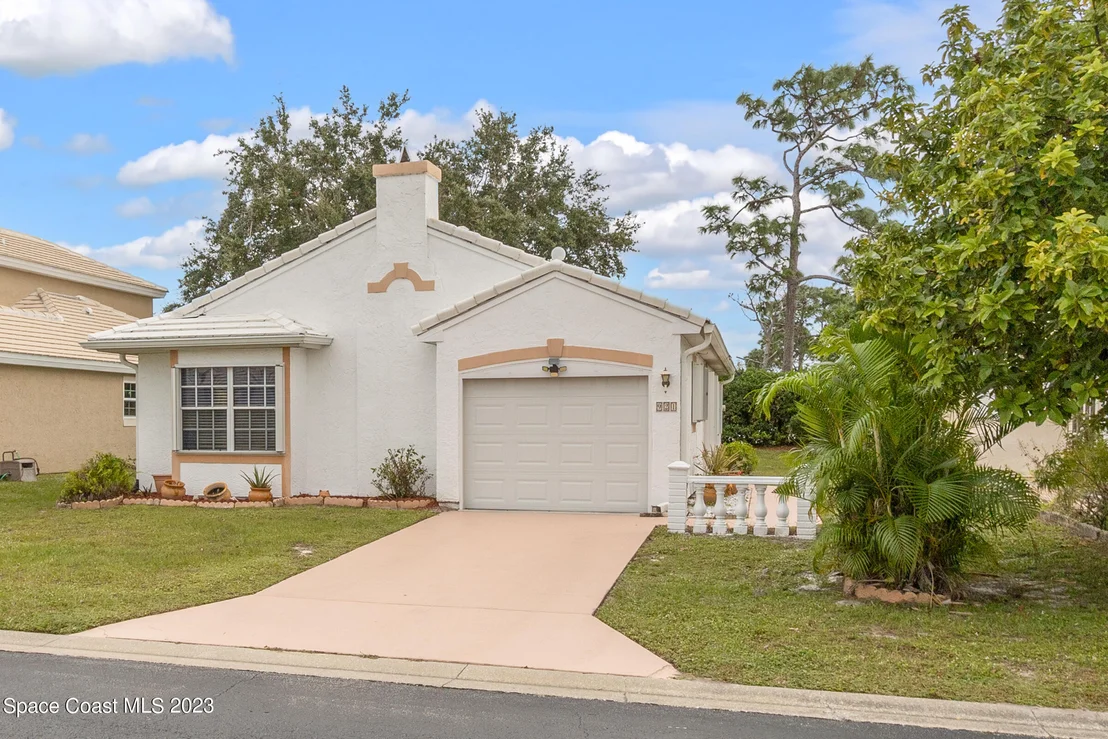 Photo of 921 Wateroak Drive NE