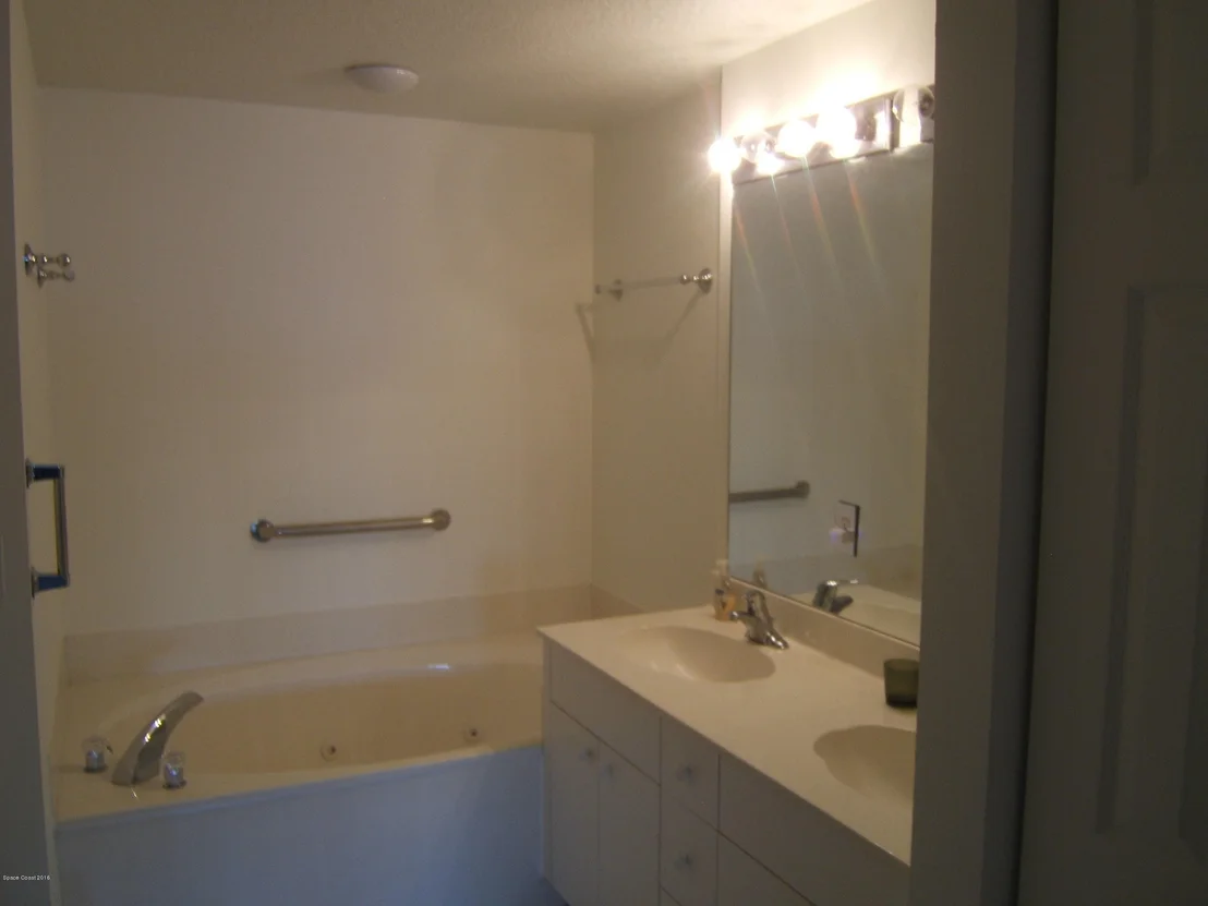 Photo of Unit 403 at 102 Riverside Drive