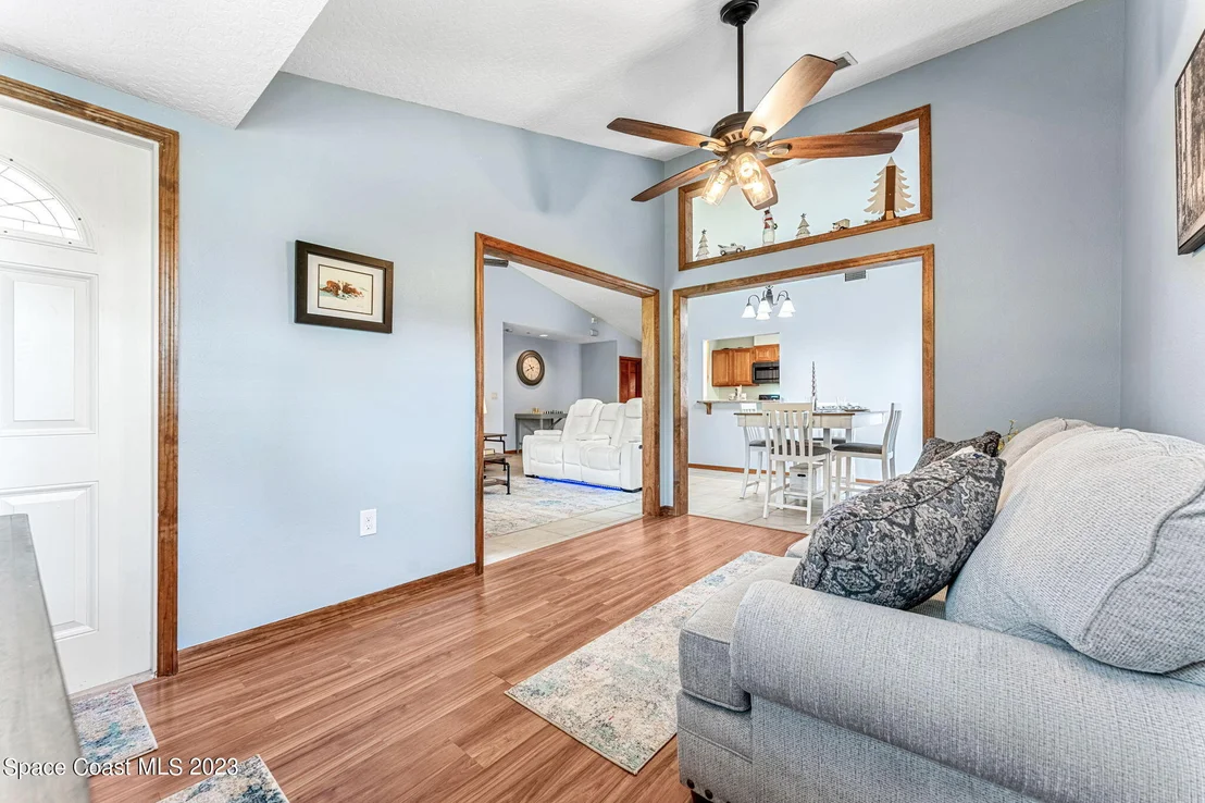 Photo of 885 Ridge Lake Drive