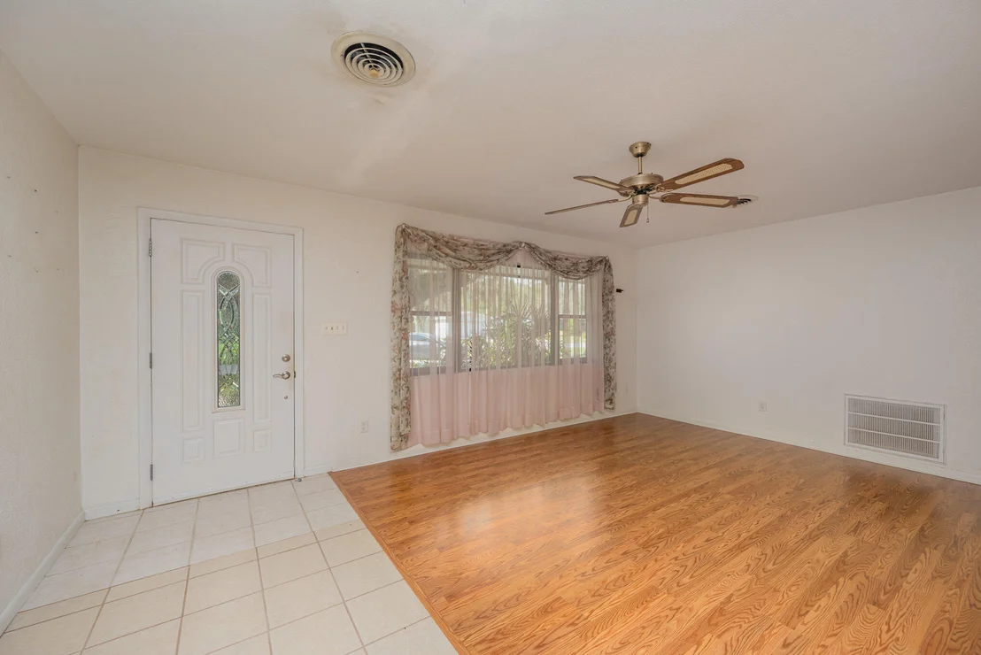 Photo of 981 Lytton Road